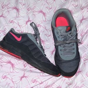 Nike Kids Black and Gray Sneakers with Pink Accent
